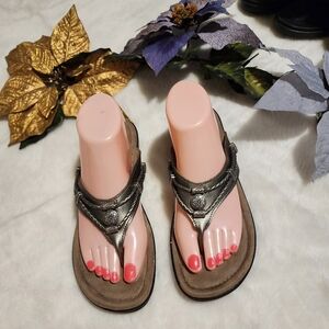 Minetonka sandals shoes for women size 9